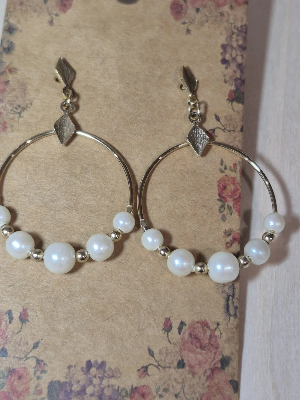 💛🤍NEW💛🤍 PRETTY!! Vintage Freshwater Pearl Gold Hoop Earrings